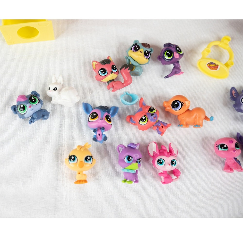 Littlest Pet Shop Ultimate Apartment Playset Good & 15 mini Figures Accessories - Picture 3 of 9